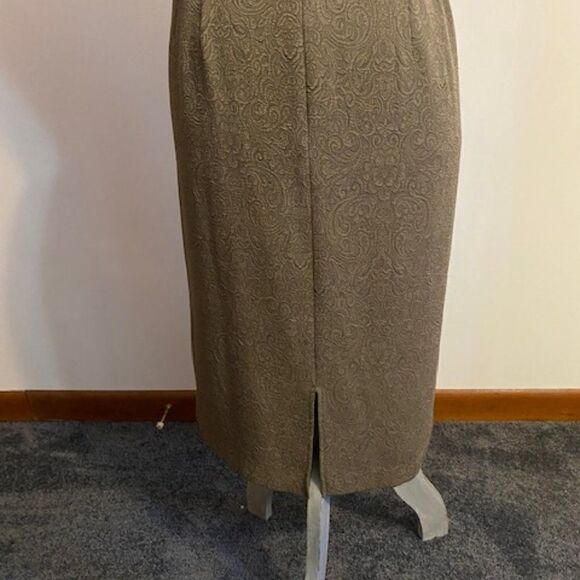 Lady Dorby Green Brocade skirt set, size 18W - Picture 6 of 7